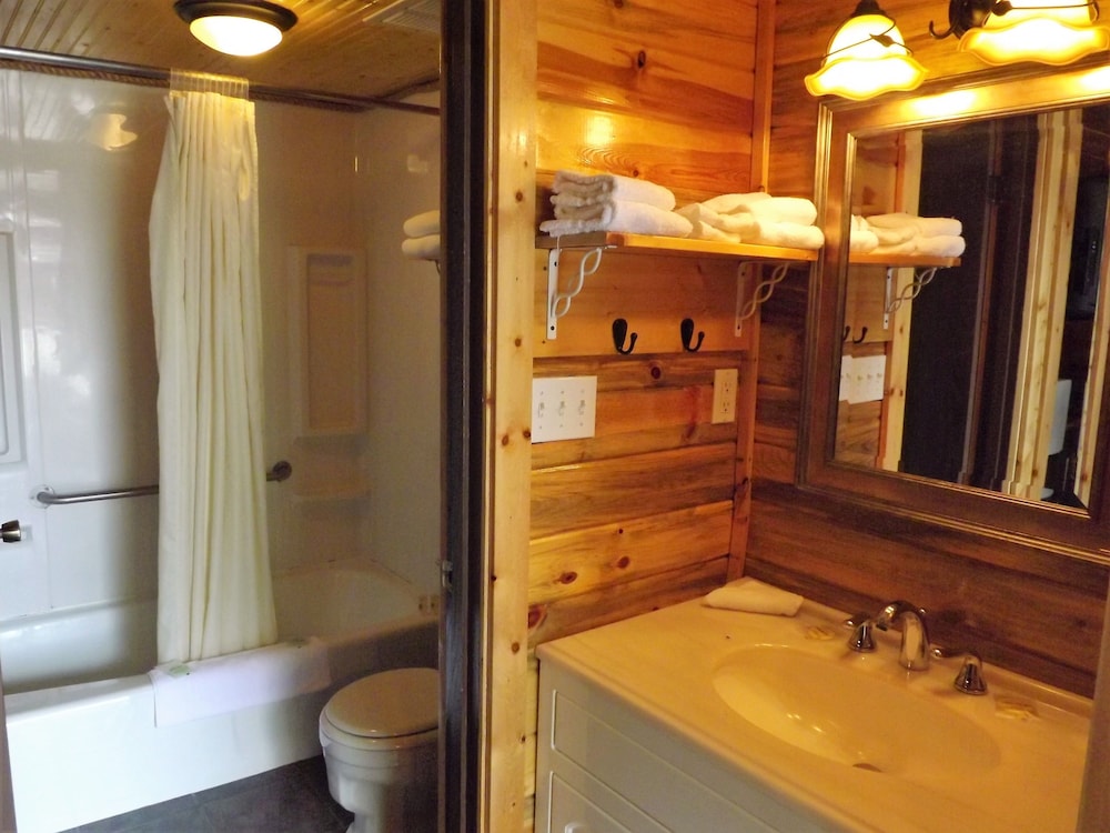 Z Bar Cabins and Motel 37/43