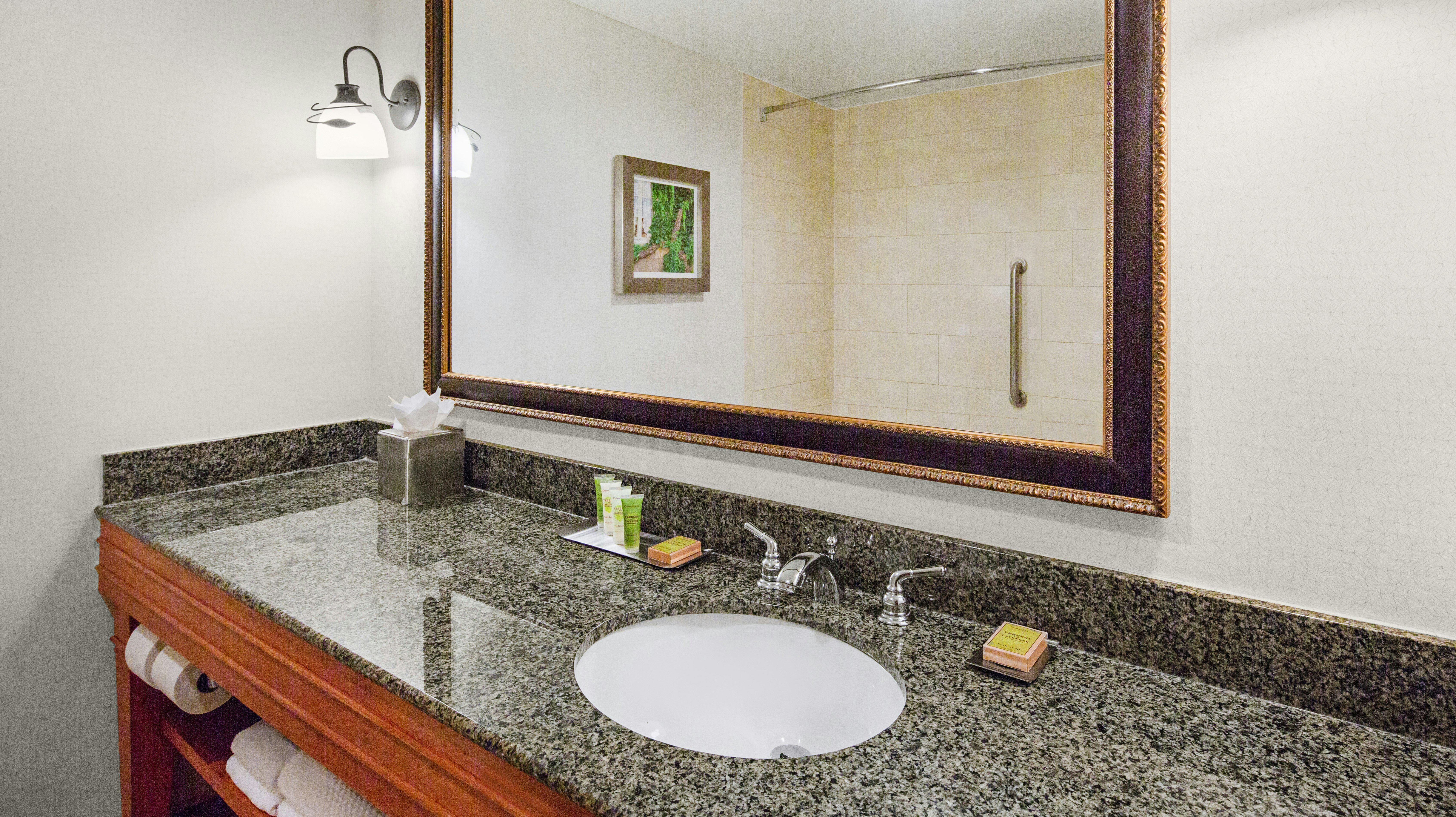 غرفة بسريرين مزدوجين، Doubletree by Hilton Raleigh Durham Airport at Research Triangle Park 3/3