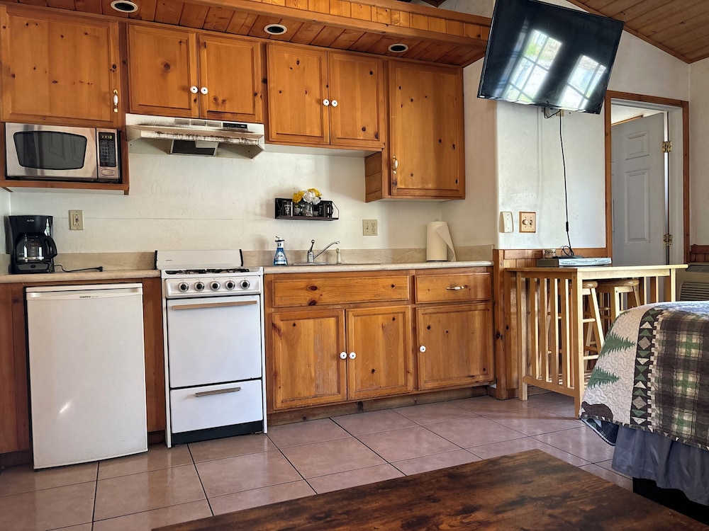 Sequoia Riverfront Cabins 9/71