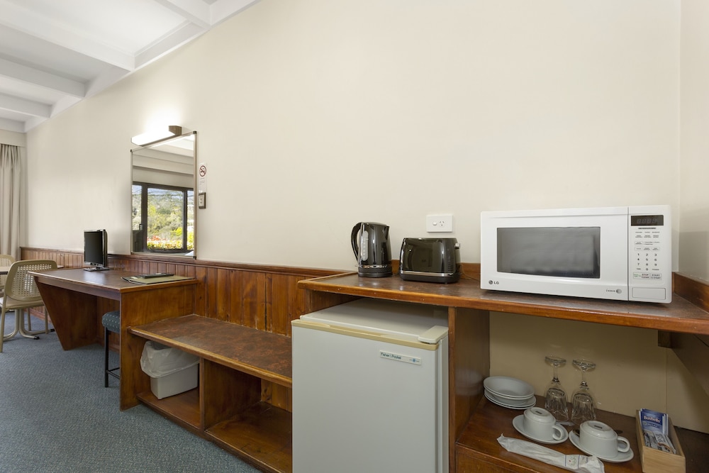 Village Family Motor Inn 37/47