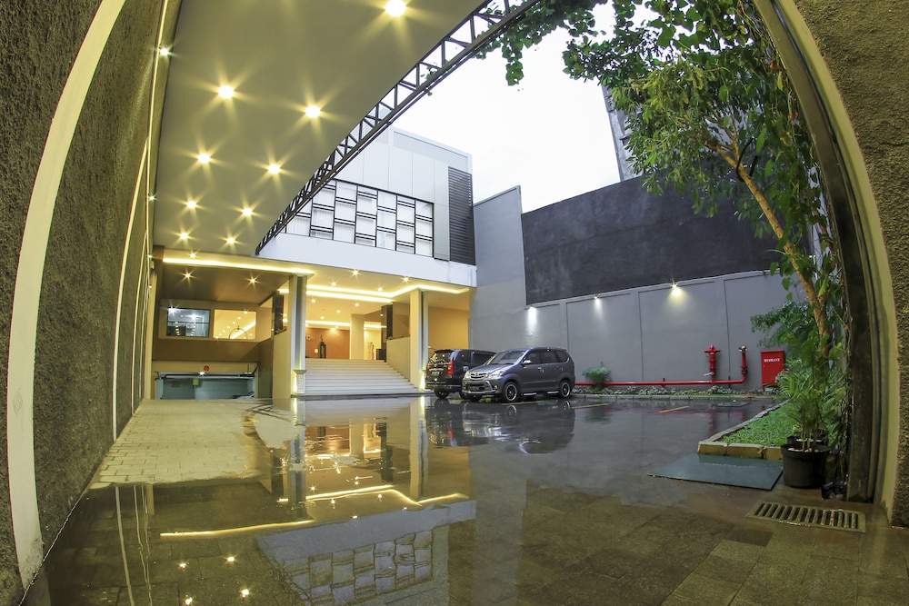 De Laxston Hotel By Azana 56/70