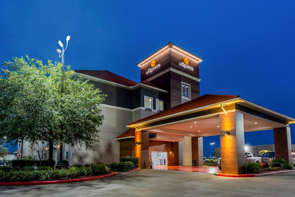 La Quinta Inn & Suites by Wyndham Orange 3/56