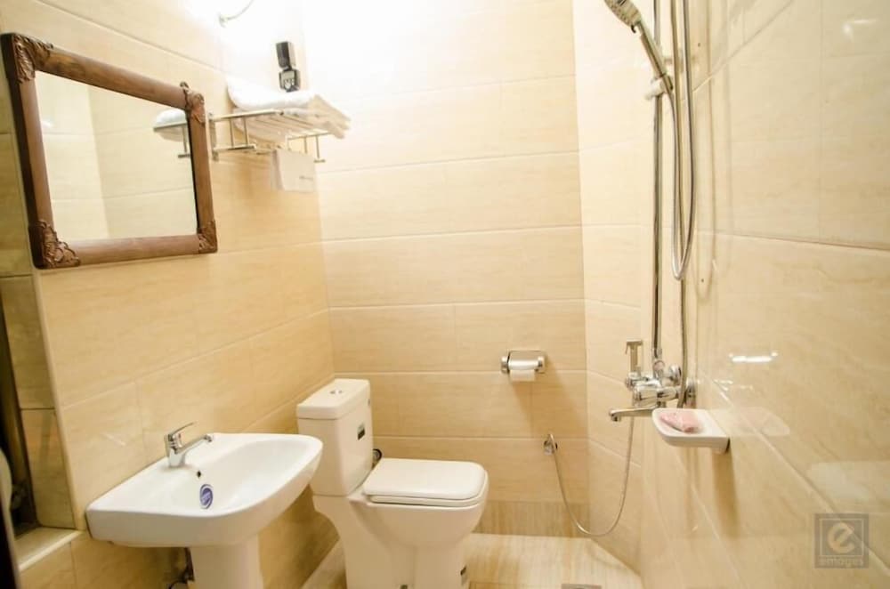 EXECUTIVE, TWIN BEDS