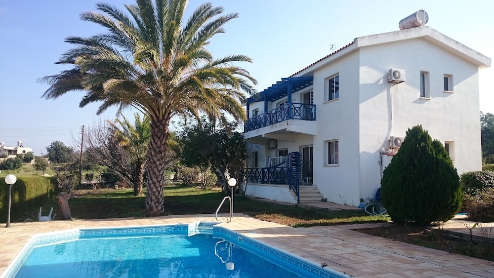 Socrates Apartments 13/16
