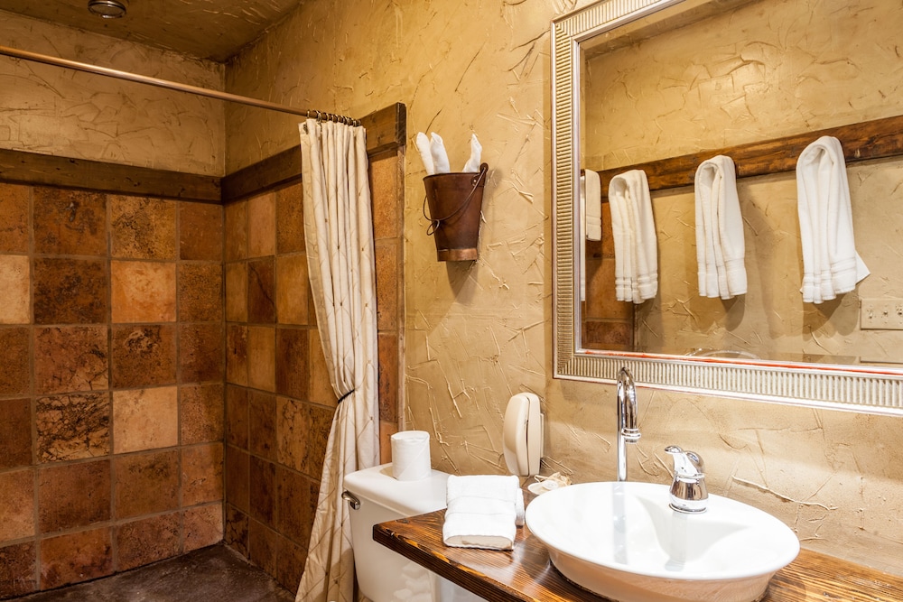 غرفة كلوب بسرير كينج، Inn At Leola Village 8/10