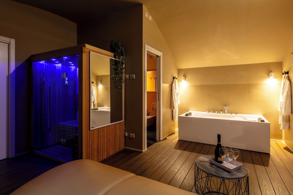 Rome Accommodation - Coronari 50/50