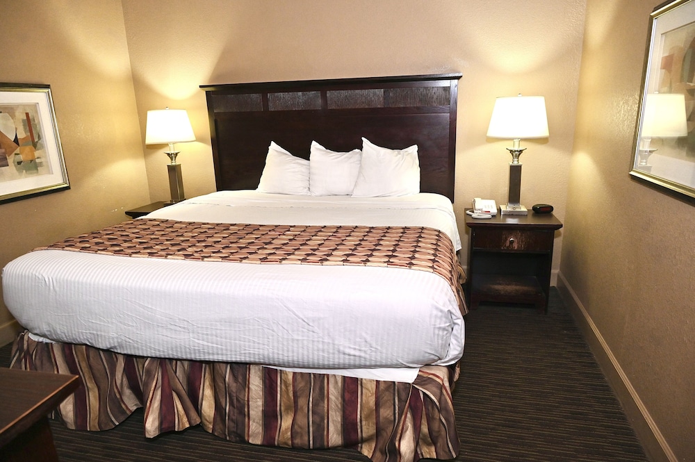 Fortune Inn And Suites Newport 16/50