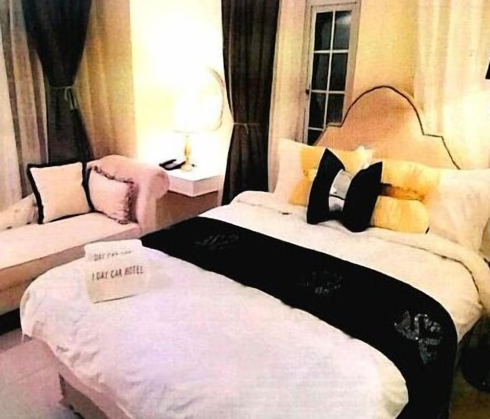 1 Day Car Hotel Station 18 9/38