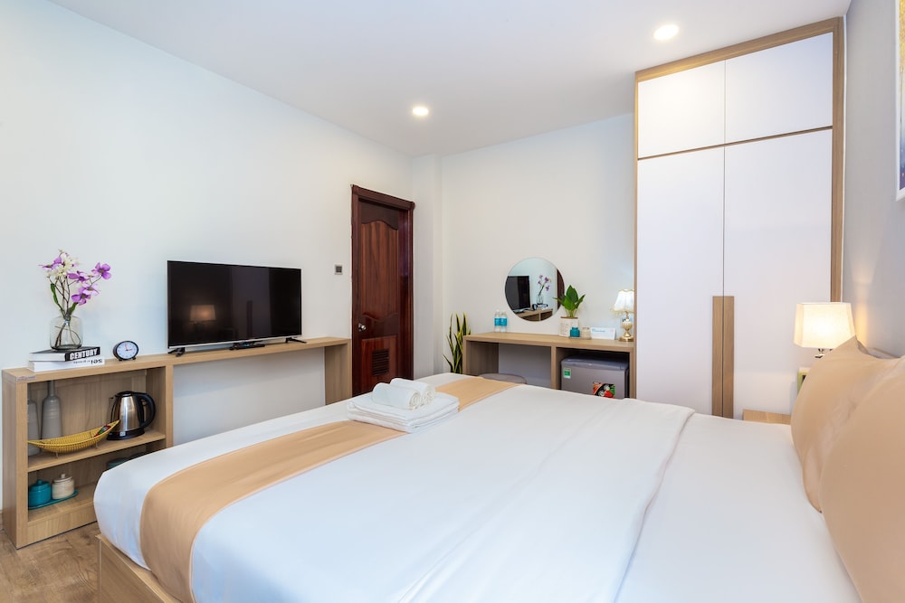SAZI Resin Hotel - Free Nails/HairWash 22/50