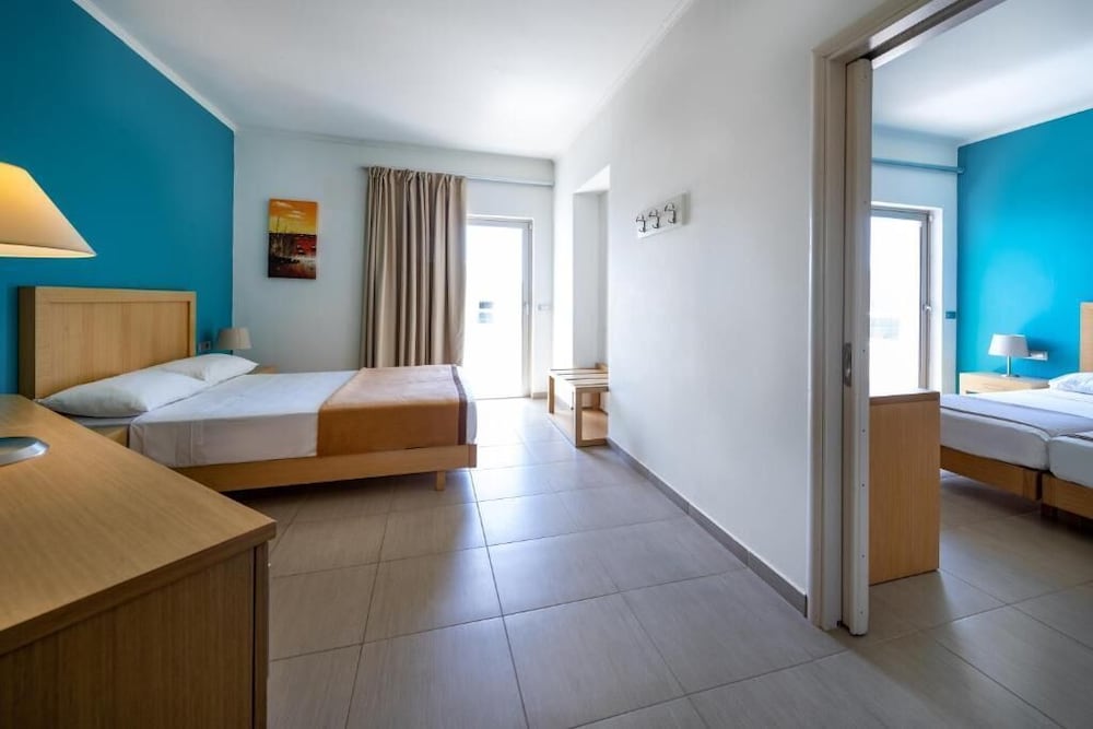 Elena Hotel 24/51