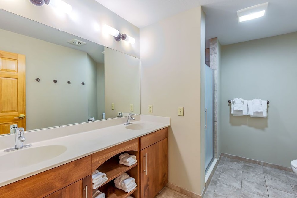 1 Bedroom, Condo, Executive, King Bed, Queen Murphy Bed, Mountain View, Sofa، Eagle Ridge Resort 2/2