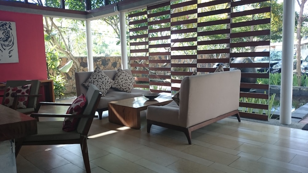 Ayom Suite 27/44