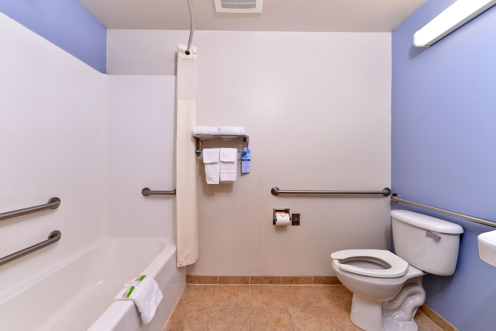 Microtel Inn Suites Klamath Falls 15/26