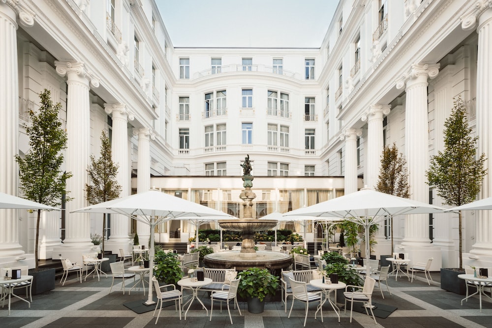 Hotel Atlantic Hamburg, Autograph Collection 1/42