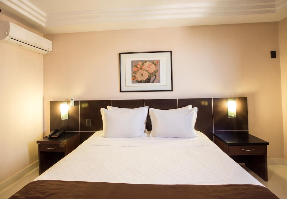 Crystal Plaza Hotel 13/47