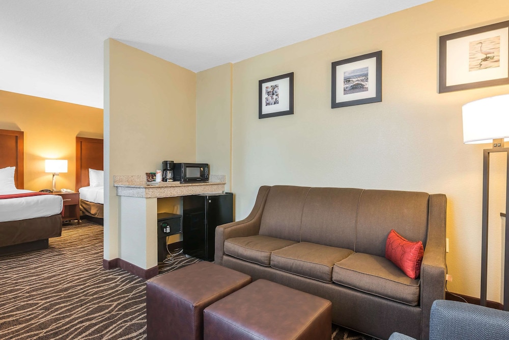 Comfort Suites Tampa Airport North 22/35