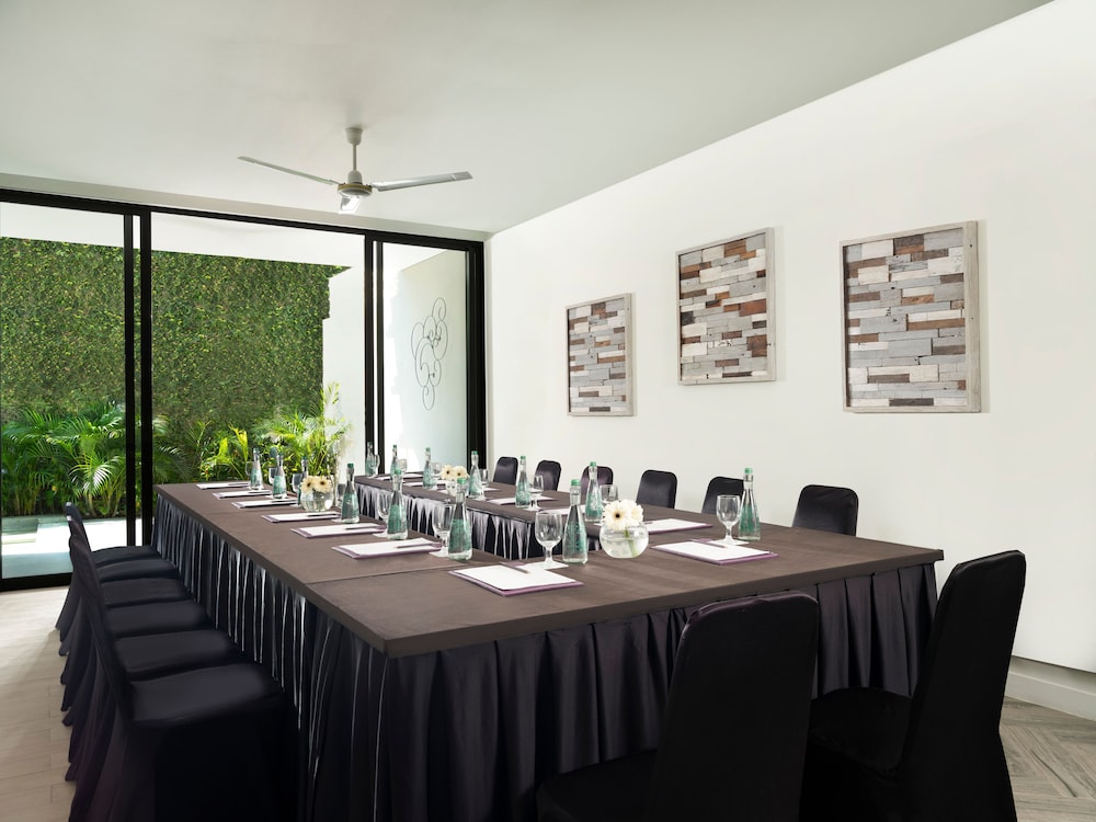 Avani Seminyak Bali Resort 65/77