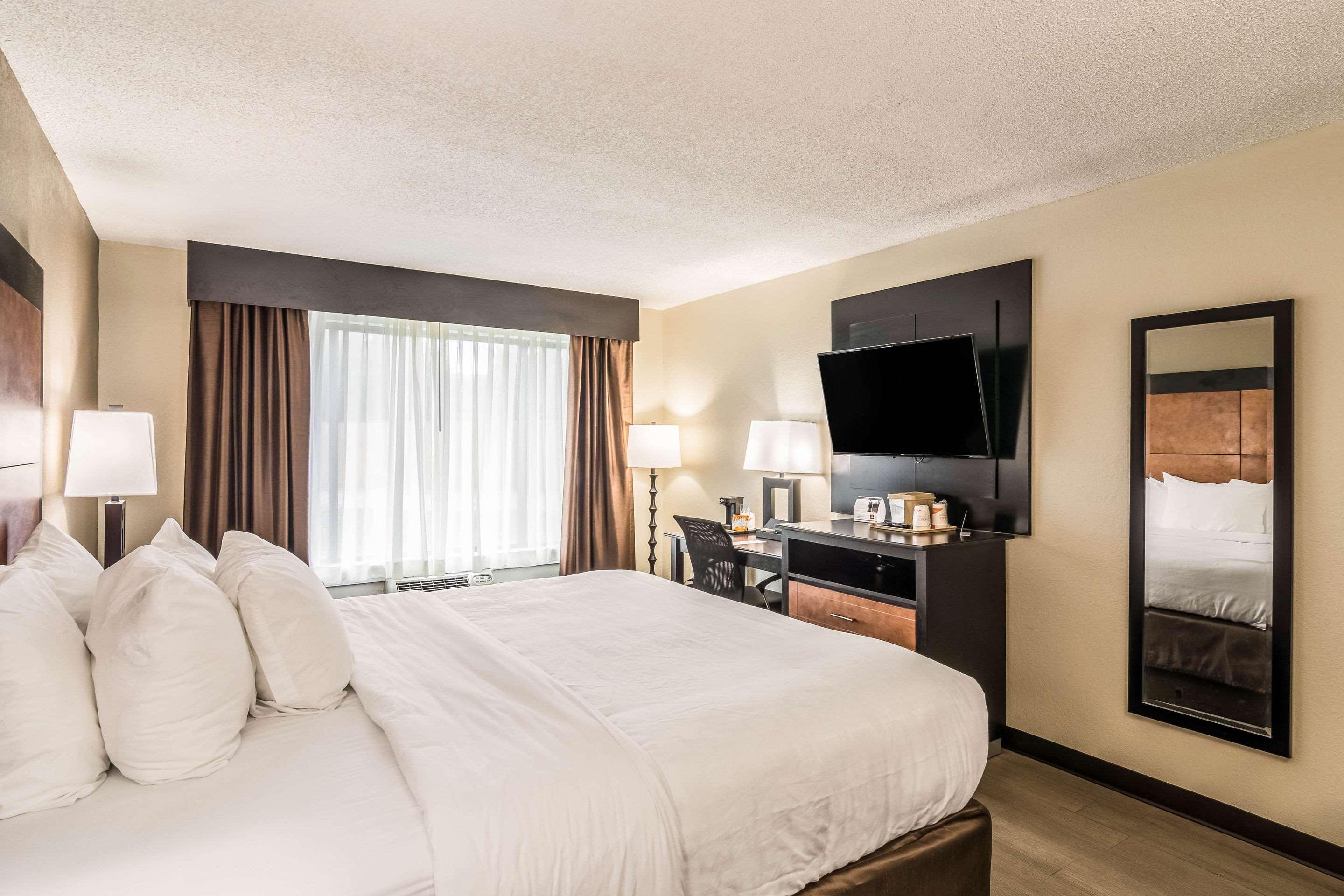 ROOM, KING BED, ACCESSIBLE