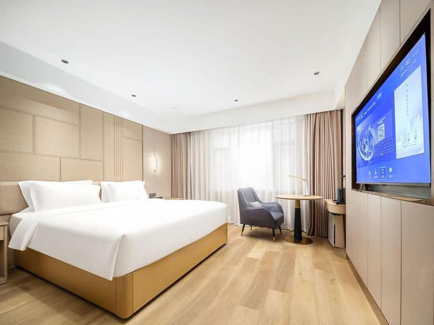 Standard, Queen Bed
