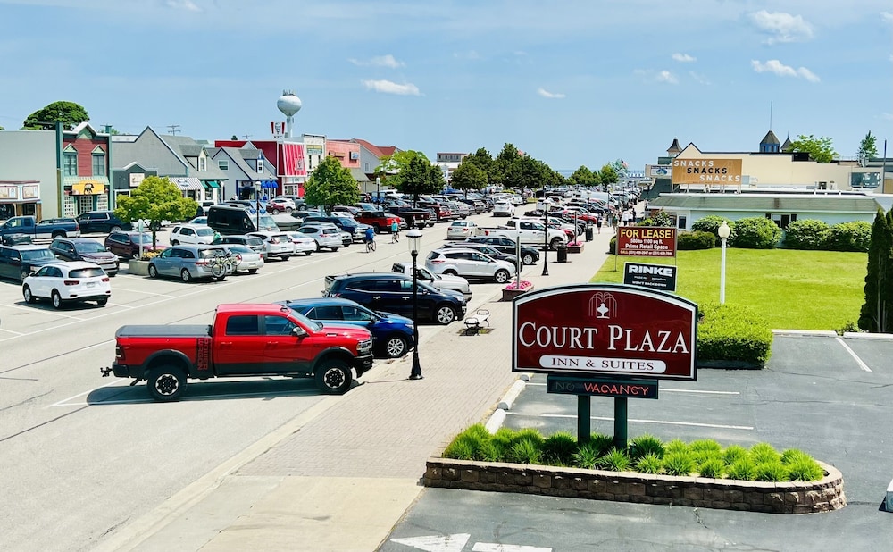 Court Plaza Inn & Suites 54/64