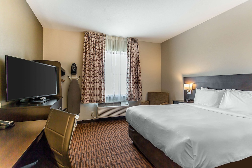 EFFICIENCY, KING BED, ACCESSIBLE