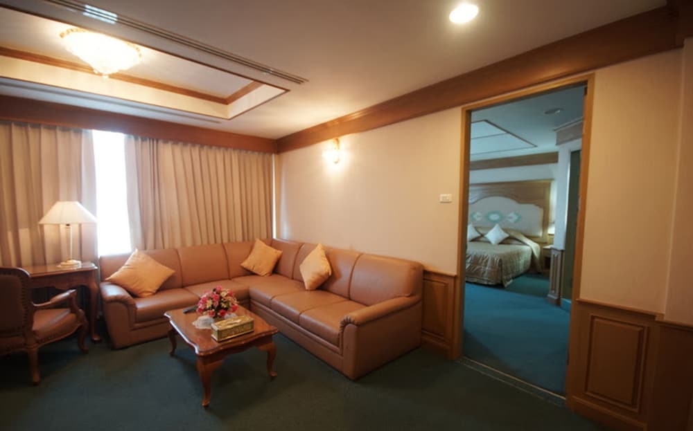 Dhevaraj Hotel 43/62