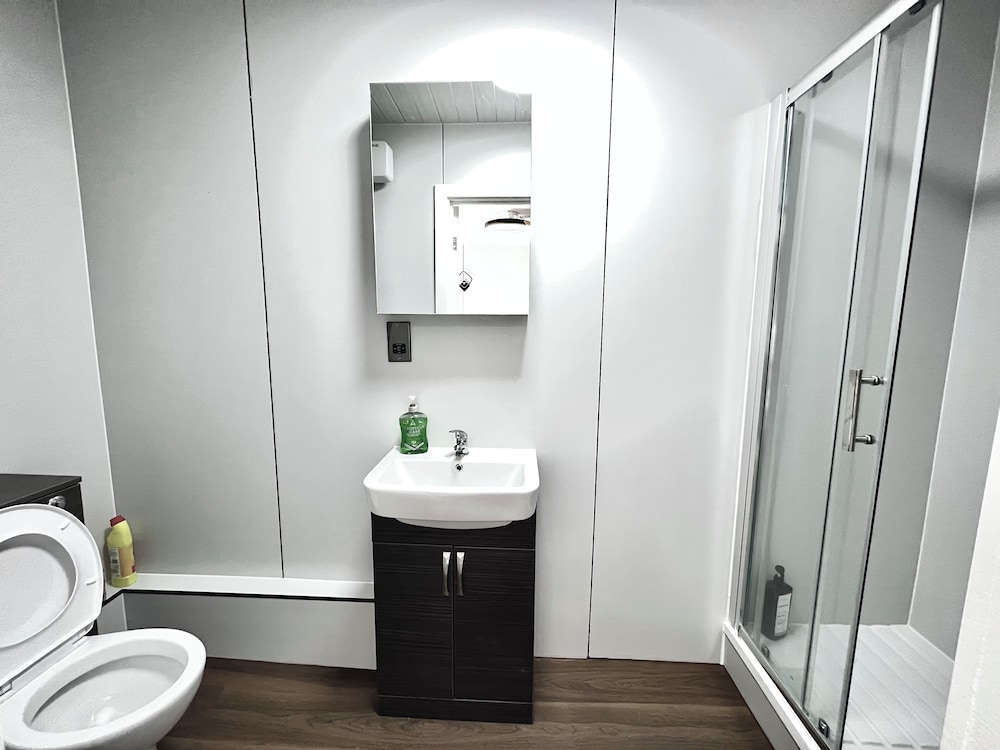 OYO Welsh Holiday Accommodation - Modern Stay 29/32