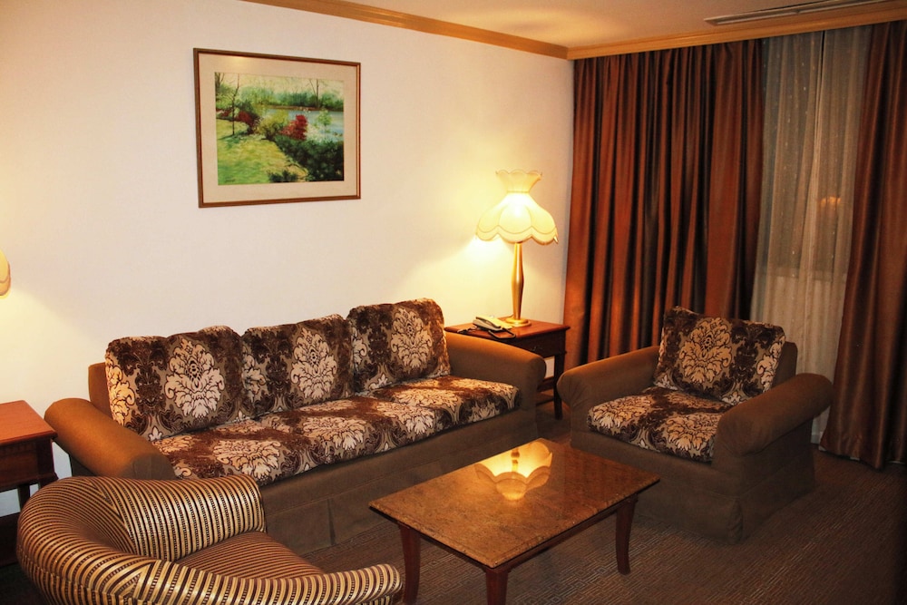 Tiara Oriental Hotel 33/50