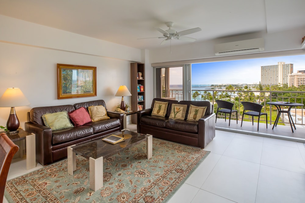 Waikiki Shore by OUTRIGGER 54/81