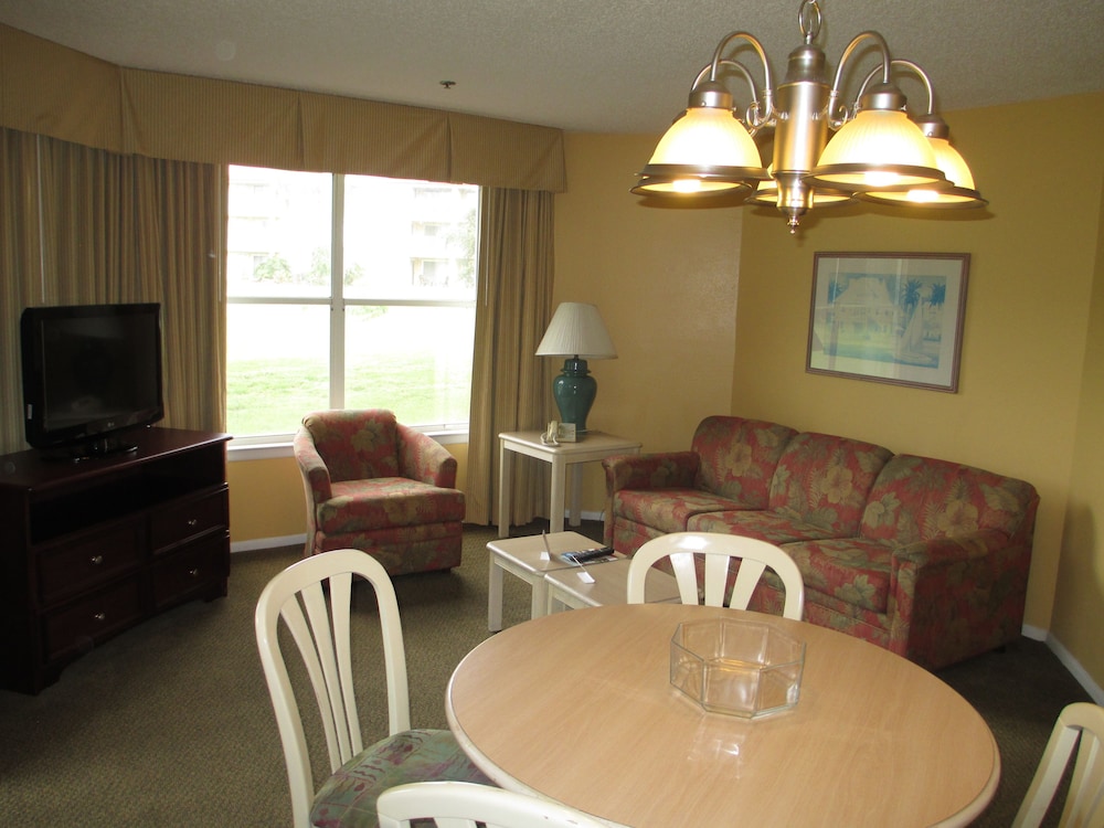Parc Corniche Condominium Suites 33/62