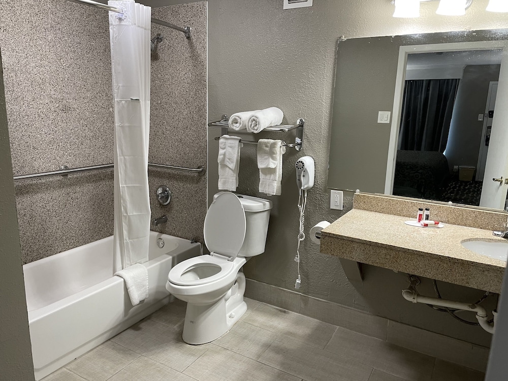 Days Inn & Suites By Wyndham Collierville Germantown Area 5/25