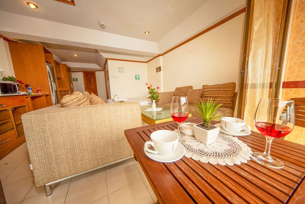 Seaview Hotel Sriracha 8/68