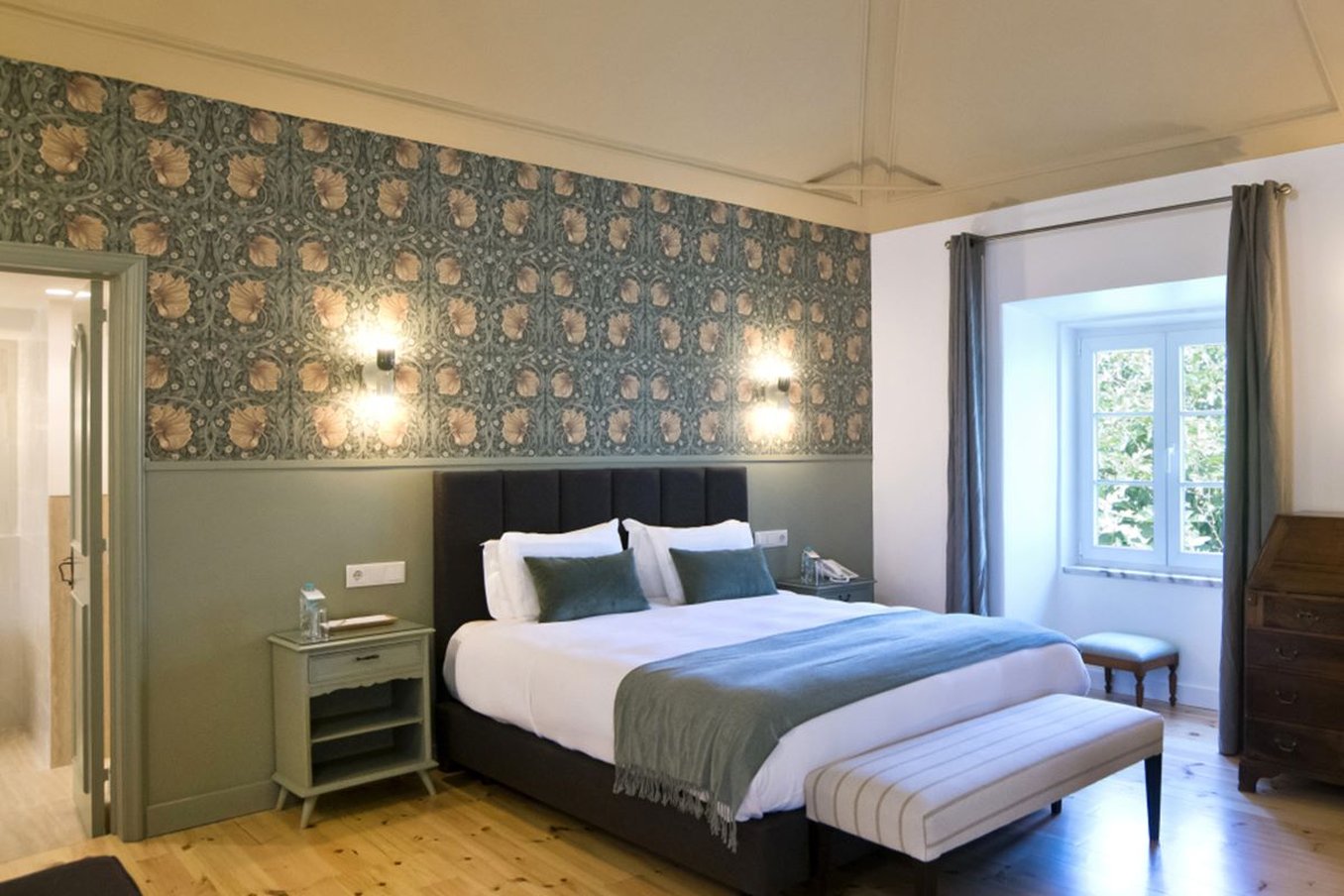 York House Hotel 7/40