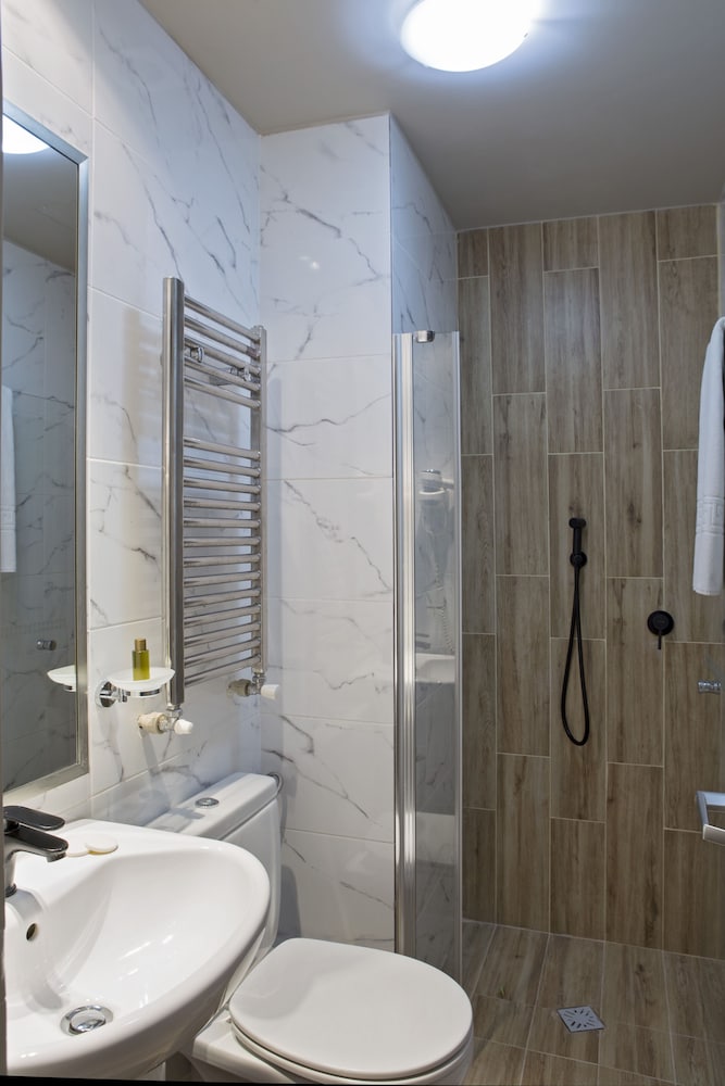 Zeus Essence Bucharest, Trademark Collection by Wyndham 64/65