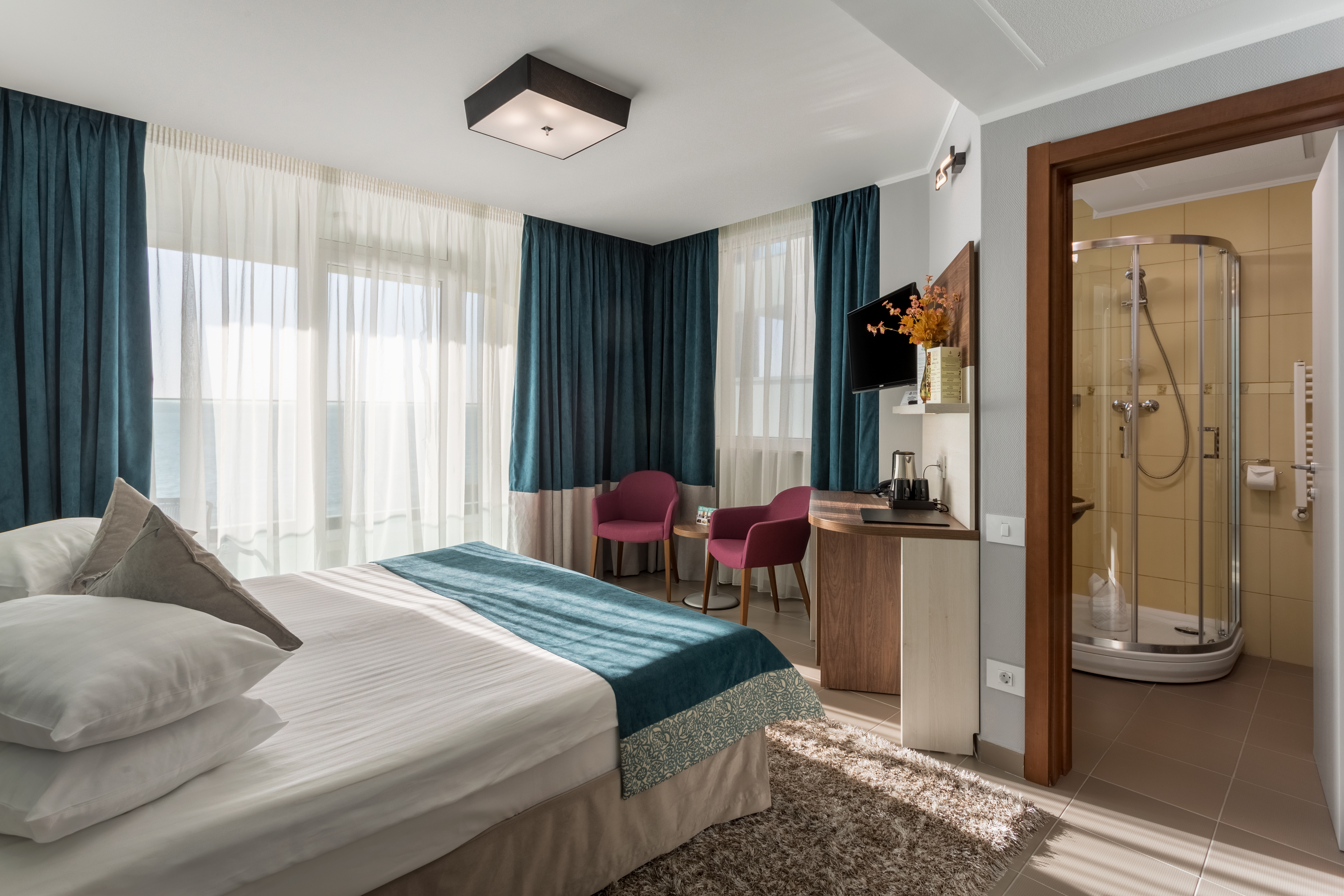 Standard, Double Bed, Lake View