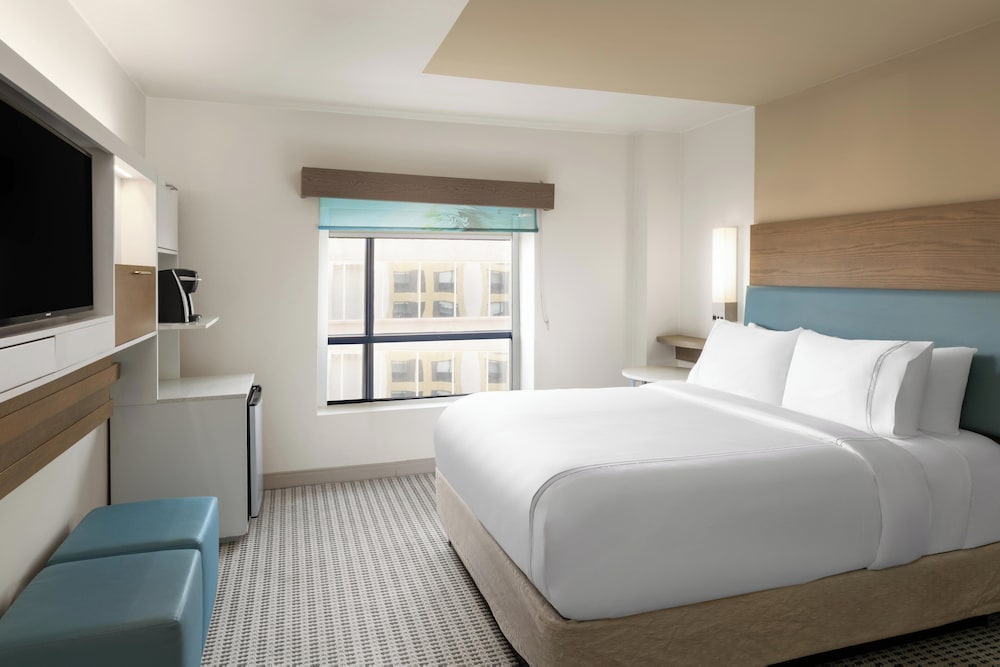 Standard, Queen Bed, Accessible