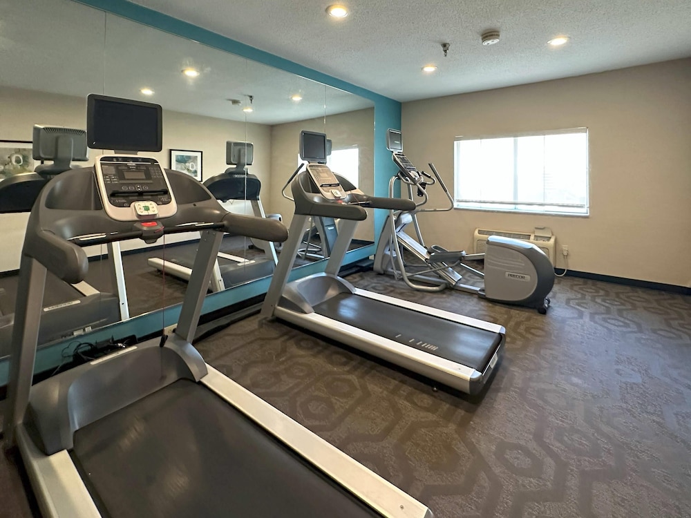 Country Inn & Suites by Radisson, Bismarck-Mandan 35/47