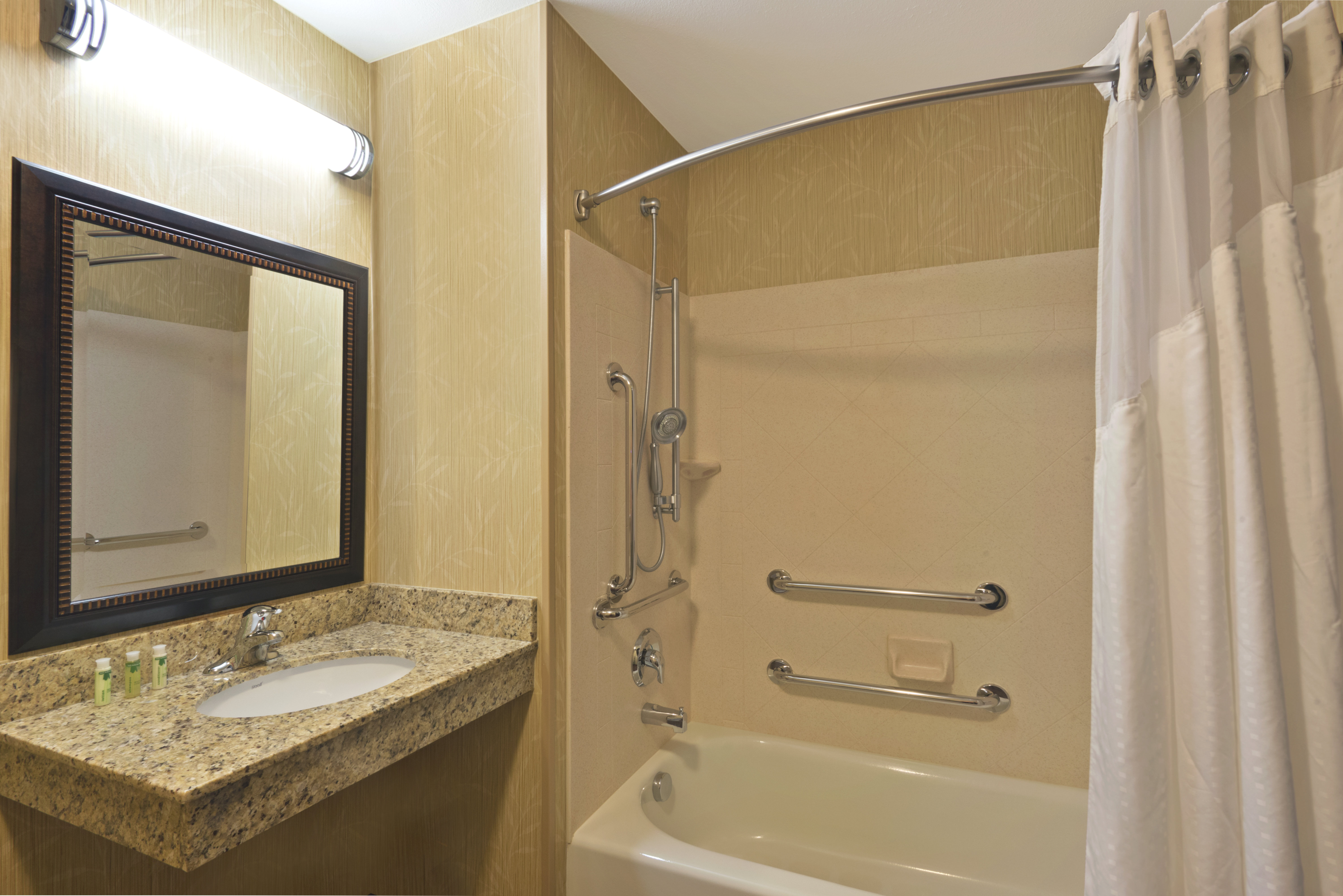 Holiday Inn Express Hotel Suites Richfield 62/62