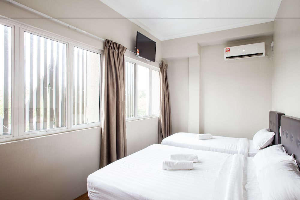 Moment Hotel 20/25