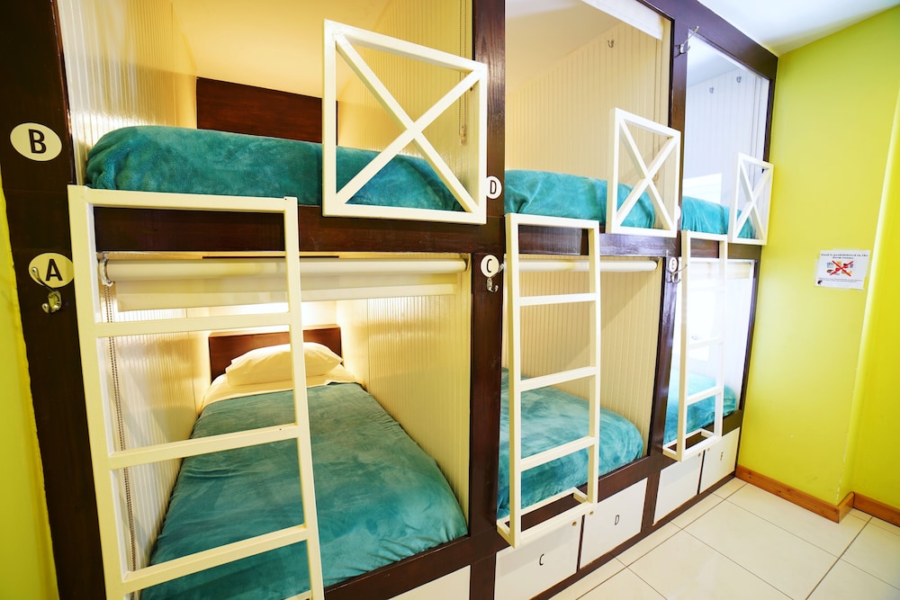 Bed & Bike Curacao Hostel 32/50