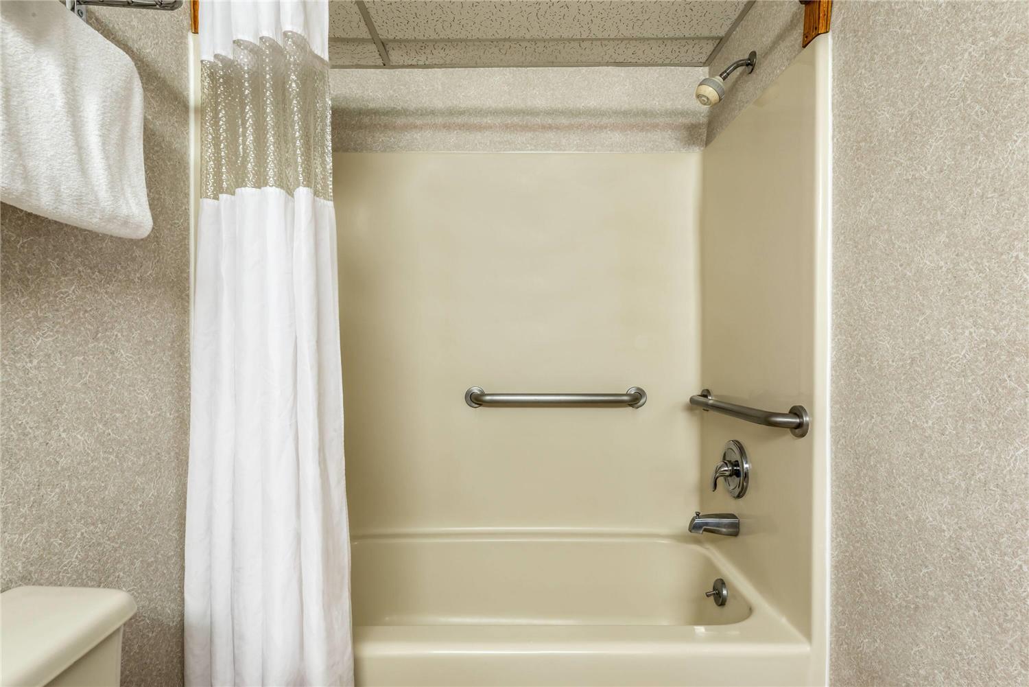 Days Inn By Wyndham Vineland 12/12