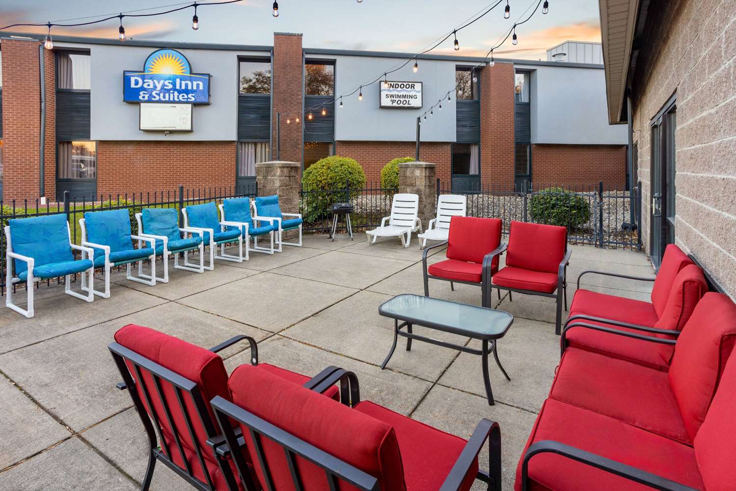 Days Inn & Suites By Wyndham Northwest Indianapolis 28/40