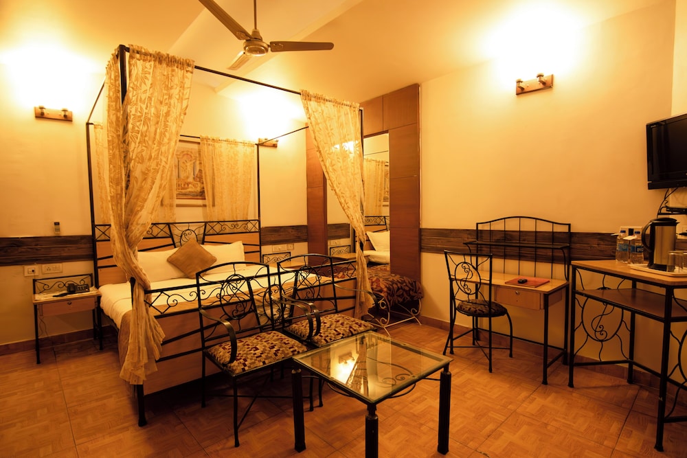 Jullundur Hotel 35/49