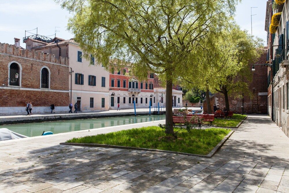 Venice Prince Apartments 38/50