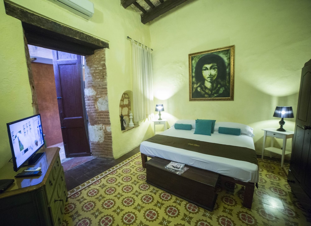 Hotel Dona Elvira 18/70