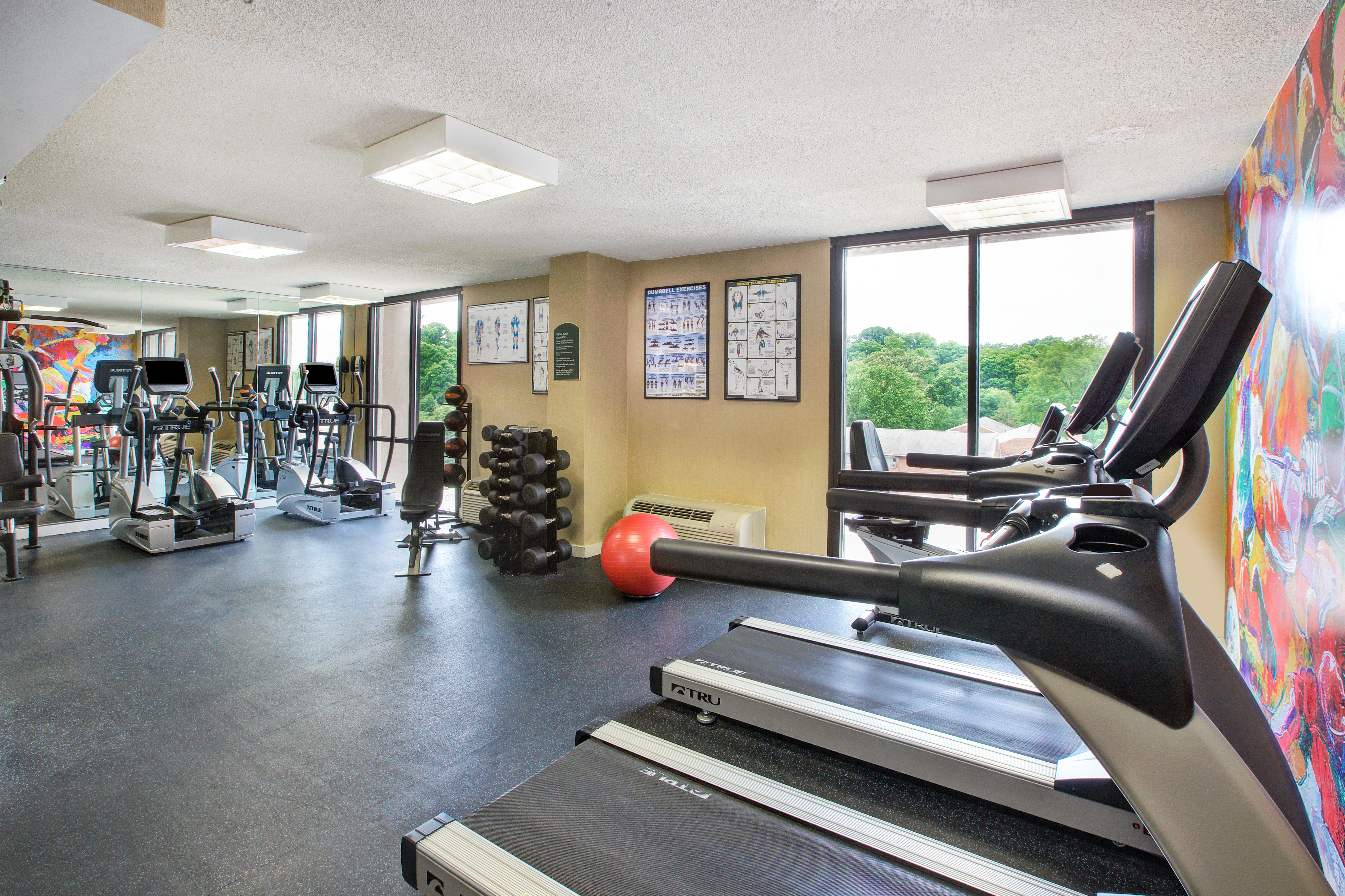 Holiday Inn National Airport/Crystal City 34/70