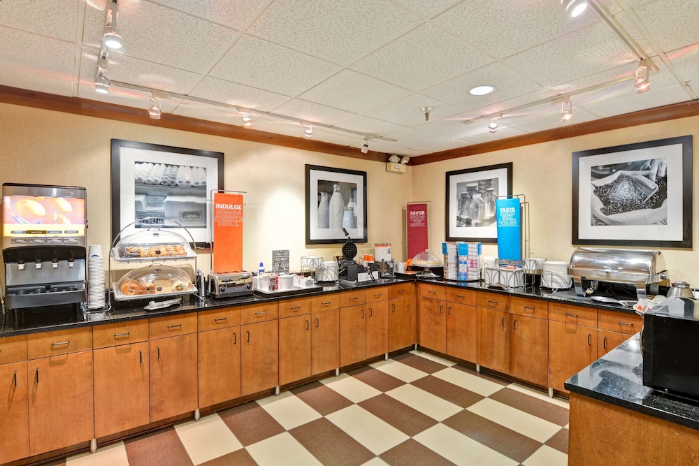 Hampton Inn Memphis-Poplar 11/53