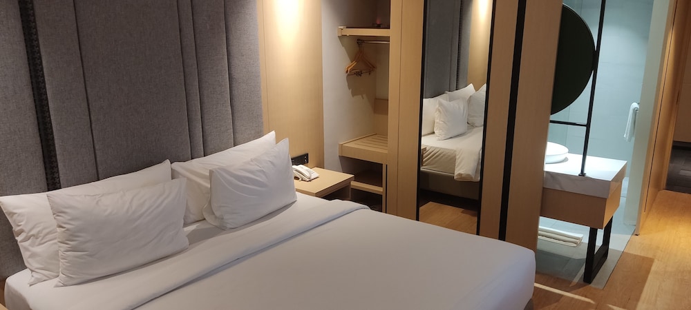 Eastern Hotel Bojonegoro 23/50