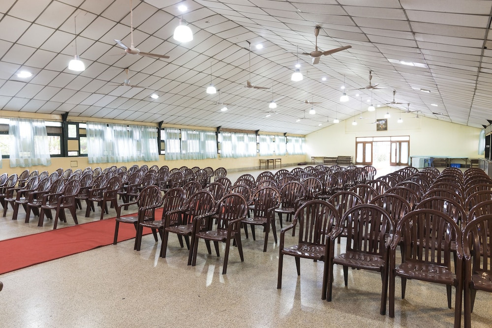 WOODLANDS HOTEL 44/50