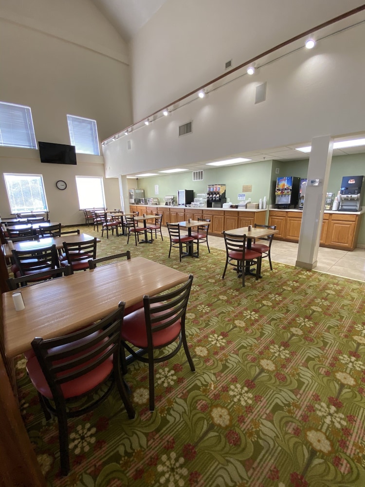 Brookwood Inn 38/46